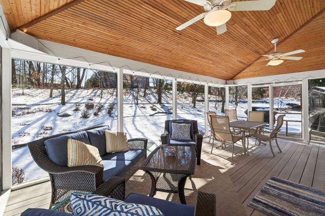 2536 Bridle Creek Trail, Chanhassen, MN 55317