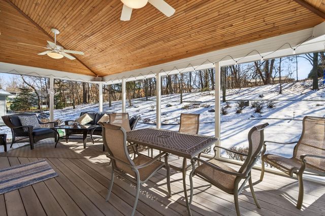 2536 Bridle Creek Trail, Chanhassen, MN 55317