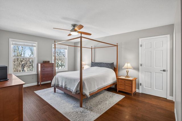 2536 Bridle Creek Trail, Chanhassen, MN 55317