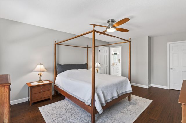 2536 Bridle Creek Trail, Chanhassen, MN 55317