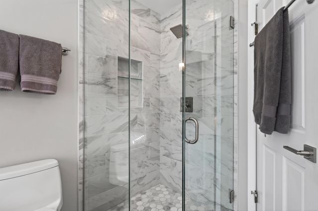 2536 Bridle Creek Trail, Chanhassen, MN 55317