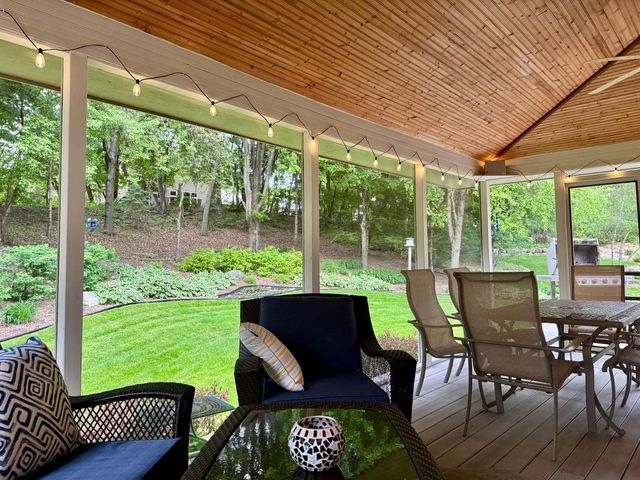 2536 Bridle Creek Trail, Chanhassen, MN 55317