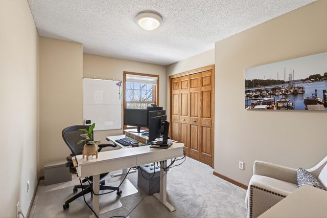 2536 Bridle Creek Trail, Chanhassen, MN 55317