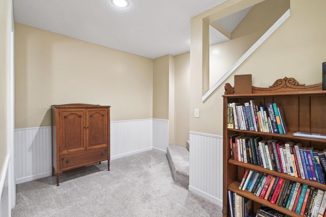 2536 Bridle Creek Trail, Chanhassen, MN 55317