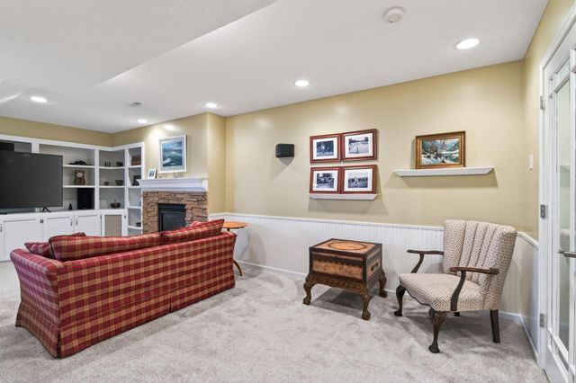 2536 Bridle Creek Trail, Chanhassen, MN 55317