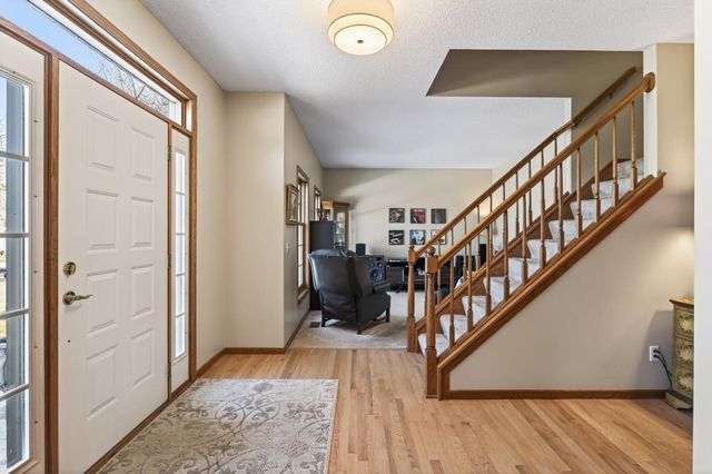 2536 Bridle Creek Trail, Chanhassen, MN 55317