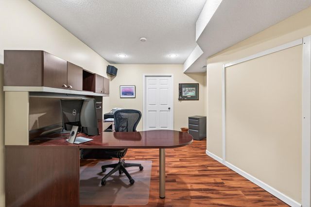 2536 Bridle Creek Trail, Chanhassen, MN 55317