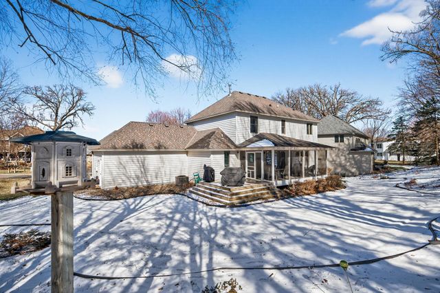 2536 Bridle Creek Trail, Chanhassen, MN 55317