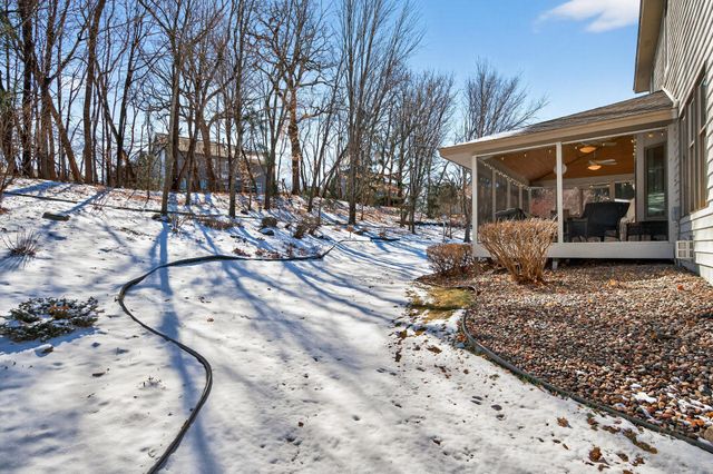 2536 Bridle Creek Trail, Chanhassen, MN 55317