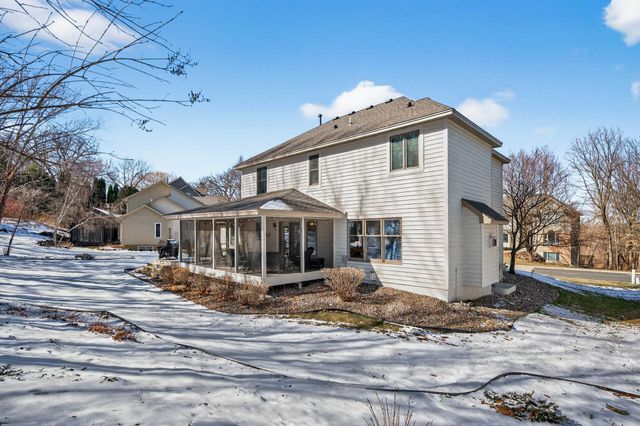 2536 Bridle Creek Trail, Chanhassen, MN 55317