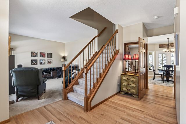 2536 Bridle Creek Trail, Chanhassen, MN 55317