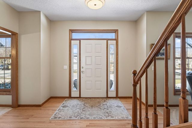 2536 Bridle Creek Trail, Chanhassen, MN 55317