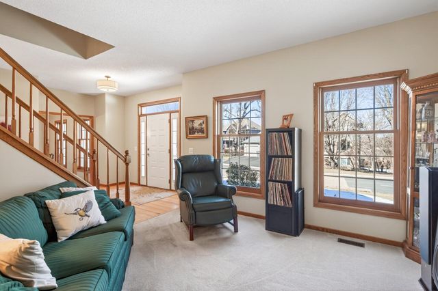 2536 Bridle Creek Trail, Chanhassen, MN 55317