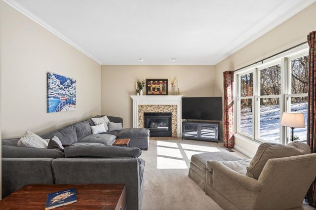 2536 Bridle Creek Trail, Chanhassen, MN 55317