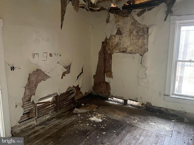 1927 PENROSE AVE, Baltimore, MD 21223