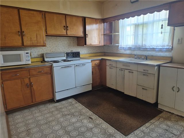 1537 Poplar St, South Greensburg Boro, PA 15601