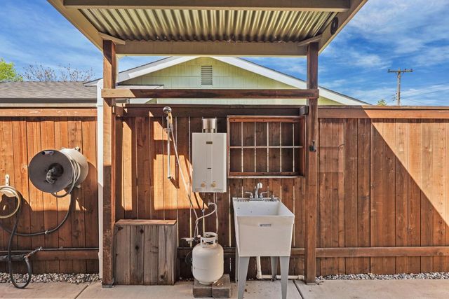 6441 Rexford Way, Carmichael, CA 95608