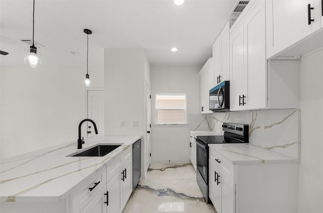 16736 E Ivanhoe, Montgomery, TX 77316