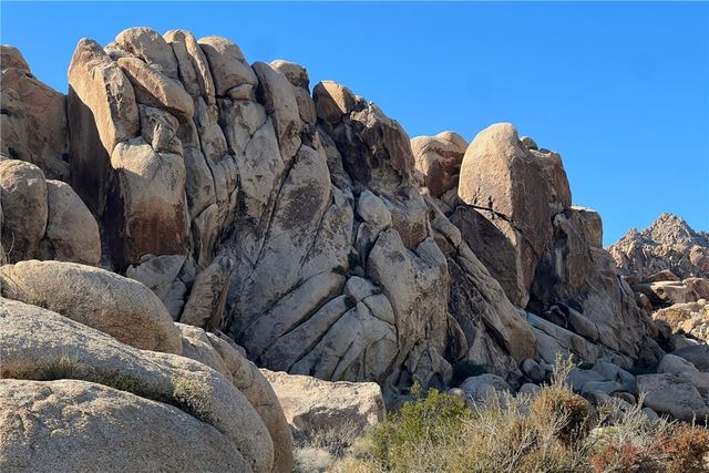 7129 Ivanpah, 29 Palms, CA 92277