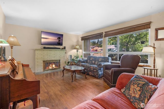 7818 185th Place SW, Edmonds, WA 98026