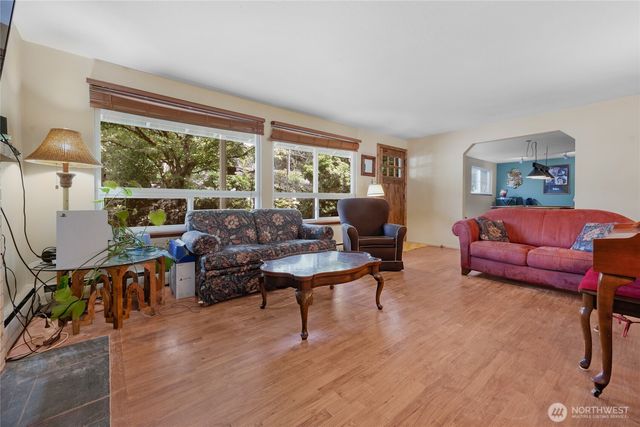 7818 185th Place SW, Edmonds, WA 98026