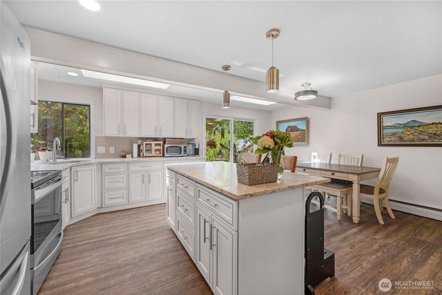7818 185th Place SW, Edmonds, WA 98026
