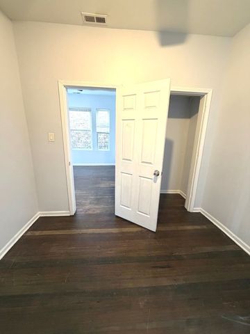 7224 S Saint Lawrence Avenue 2, Chicago, IL 60619