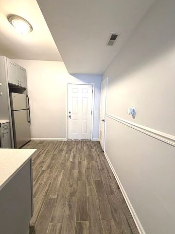 7224 S Saint Lawrence Avenue 2, Chicago, IL 60619