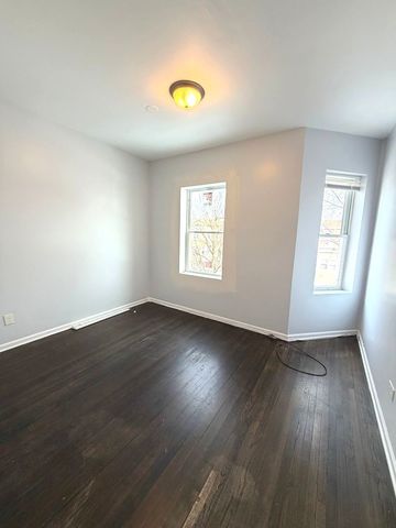 7224 S Saint Lawrence Avenue 2, Chicago, IL 60619