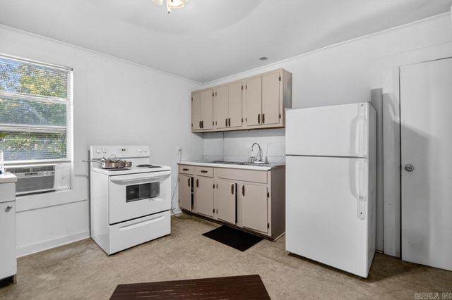 831 Center Street, Conway, AR 72034