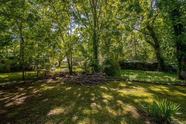 831 Center Street, Conway, AR 72034