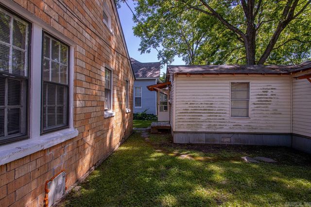 831 Center Street, Conway, AR 72034