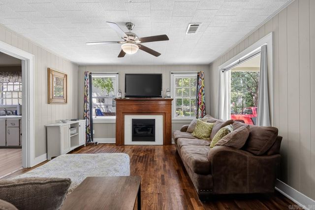 831 Center Street, Conway, AR 72034