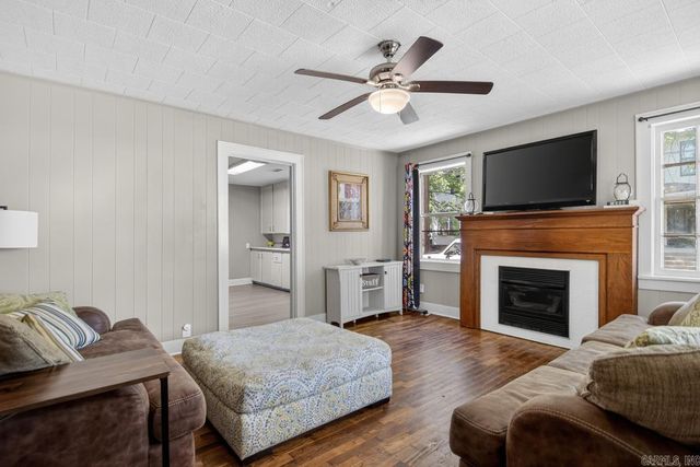 831 Center Street, Conway, AR 72034
