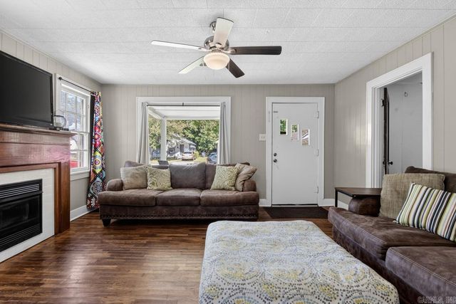 831 Center Street, Conway, AR 72034