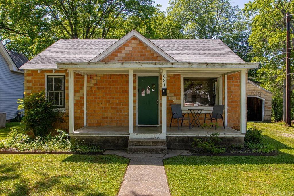 831 Center Street, Conway, AR 72034