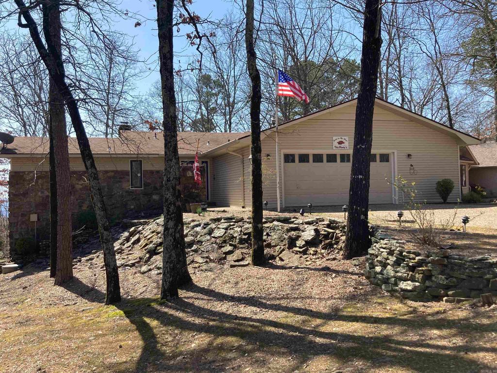 215 Pine Hill Rd, Fairfield Bay, AR 72088