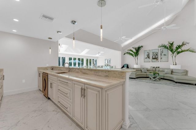 355 Oakview Drive, Delray Beach, FL 33445