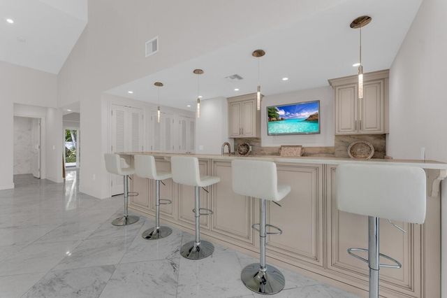 355 Oakview Drive, Delray Beach, FL 33445