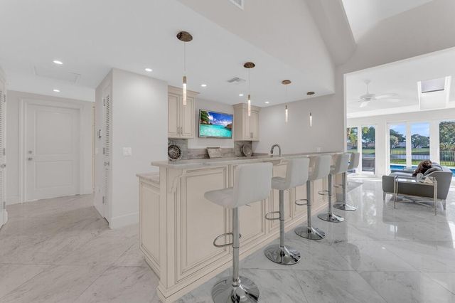 355 Oakview Drive, Delray Beach, FL 33445