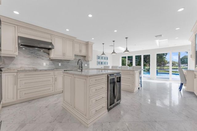 355 Oakview Drive, Delray Beach, FL 33445