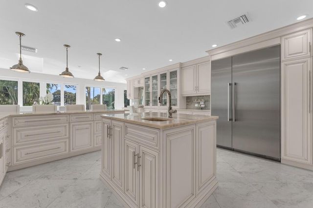 355 Oakview Drive, Delray Beach, FL 33445