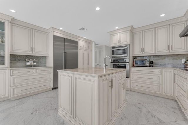 355 Oakview Drive, Delray Beach, FL 33445