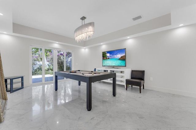 355 Oakview Drive, Delray Beach, FL 33445