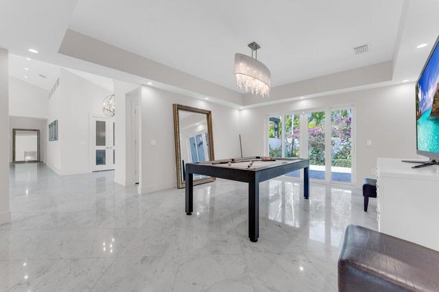 355 Oakview Drive, Delray Beach, FL 33445