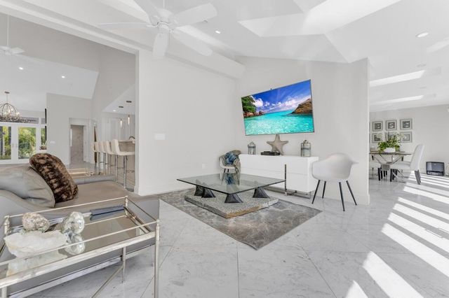 355 Oakview Drive, Delray Beach, FL 33445