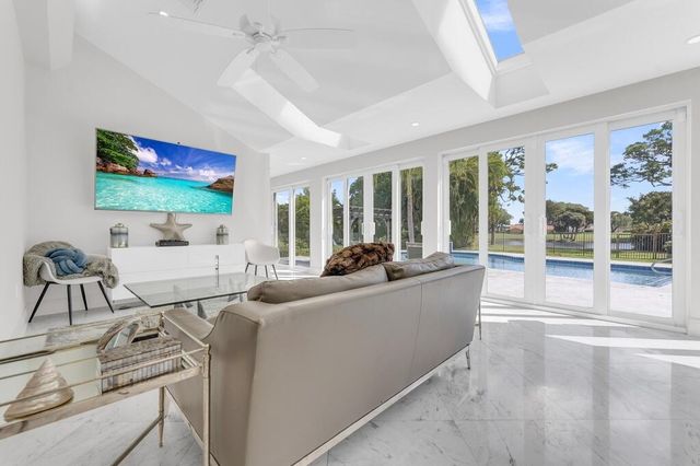 355 Oakview Drive, Delray Beach, FL 33445