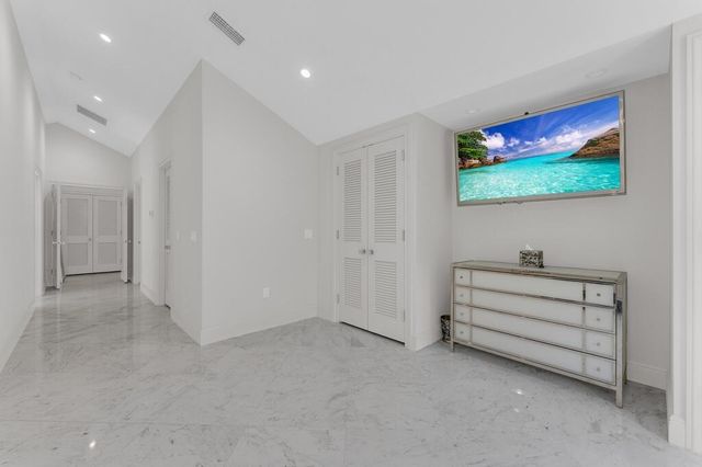 355 Oakview Drive, Delray Beach, FL 33445