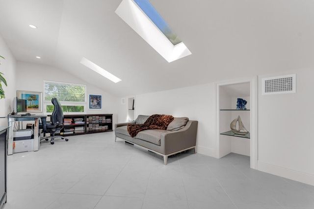 355 Oakview Drive, Delray Beach, FL 33445