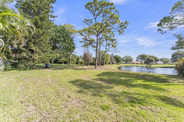 355 Oakview Drive, Delray Beach, FL 33445